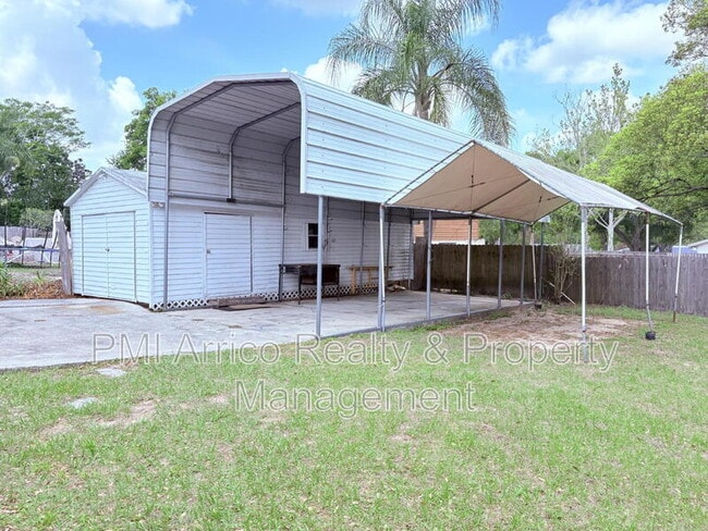 1008 Lady Guinevere Dr in Valrico, FL - Building Photo - Building Photo