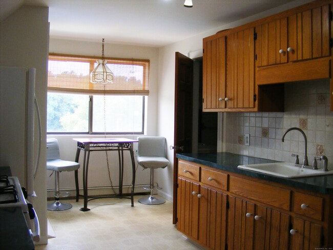 524 Villa Ave in Fairfield, CT - Building Photo - Building Photo