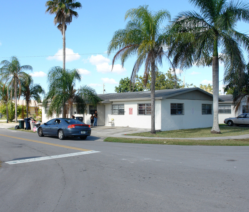 506 NW 7th Ave in Homestead, FL - Foto de edificio