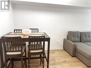 104-270-270 Wellington St W in Toronto, ON - Building Photo - Building Photo
