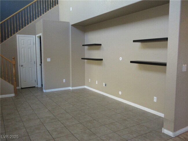 8056 Aztec Basin Ave in Las Vegas, NV - Foto de edificio - Building Photo