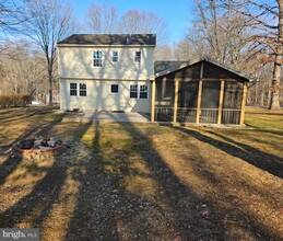 2042 Fawn Ln in Coatesville, PA - Building Photo - Building Photo