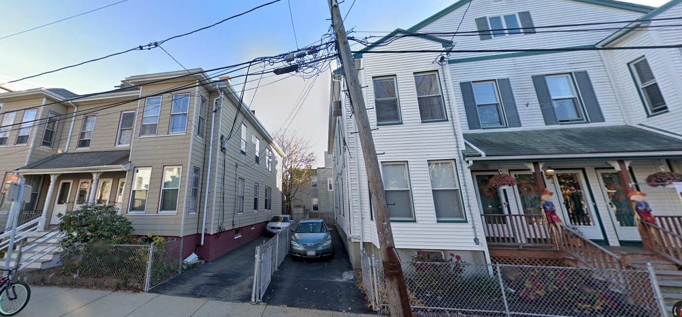 68 Plymouth St, Unit 1 in Cambridge, MA - Foto de edificio