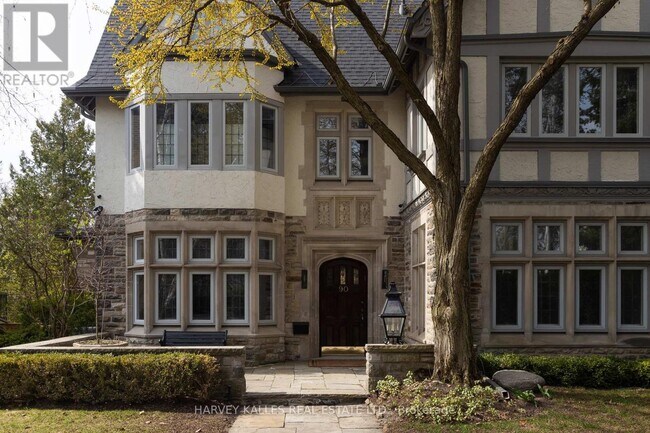 90 Old Forest Hill Rd in Toronto, ON - Building Photo - Building Photo