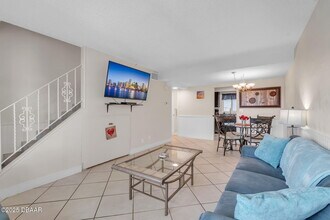 1404 N Atlantic Ave in Daytona Beach, FL - Foto de edificio - Building Photo