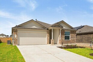 325 Escondido Cir in San Marcos, TX - Building Photo