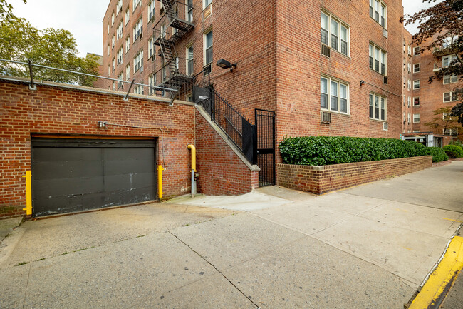 Toledo Court in Elmhurst, NY - Building Photo - Building Photo