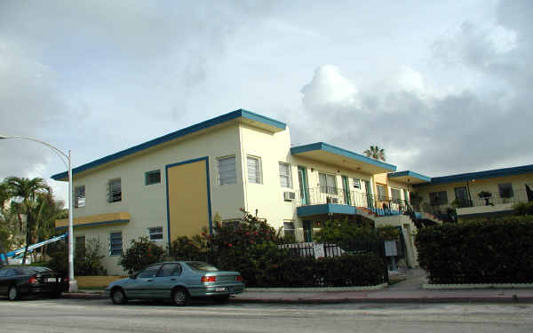 Conrad Apartments in Miami Beach, FL - Building Photo - Building Photo