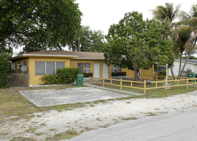 1345 NE 116th St in Miami, FL - Building Photo - Building Photo