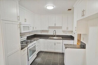 25649 Almendra Dr in Santa Clarita, CA - Building Photo - Building Photo