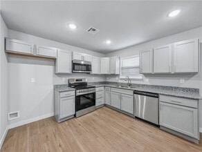 6502 NW Kathleen St in Bentonville, AR - Building Photo - Building Photo