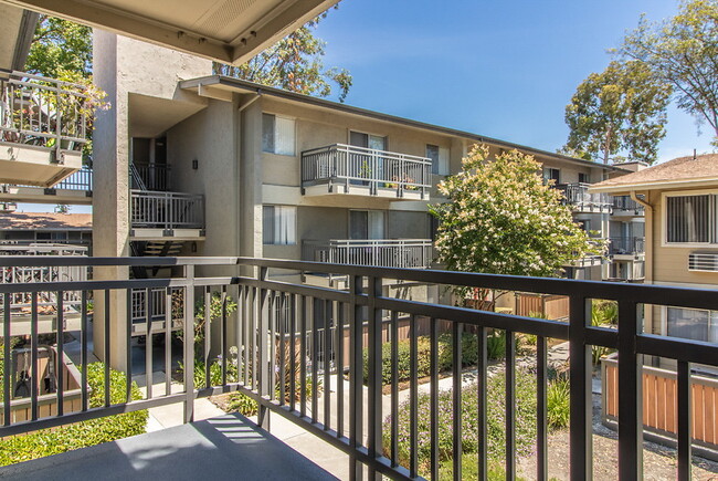 The Montclaire in Sunnyvale, CA - Foto de edificio - Building Photo