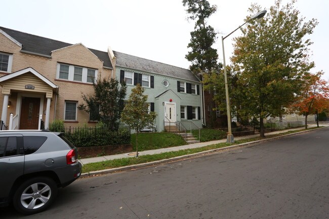 1831 D St NE in Washington, DC - Building Photo - Building Photo