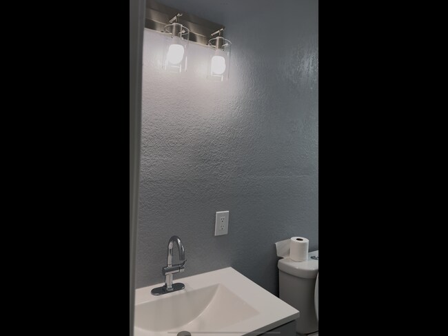 2770 SW 1st St in Fort Lauderdale, FL - Foto de edificio - Building Photo