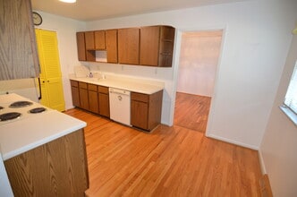 836 Waycross Rd in Cincinnati, OH - Foto de edificio - Building Photo
