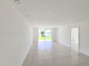 3010 Marcos Dr in Aventura, FL - Building Photo - Building Photo