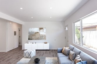 942 E 65th St in Inglewood, CA - Building Photo - Building Photo