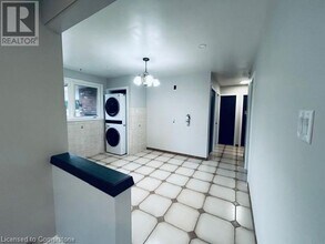 74 Bellingham Dr in Hamilton, ON - Building Photo - Building Photo