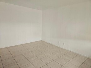 101 NE 41st St, Unit A10 in Fort Lauderdale, FL - Building Photo - Building Photo