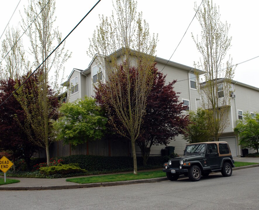 9257 Interlake Ave in Seattle, WA - Foto de edificio