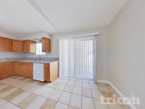 37243 55th St E in Palmdale, CA - Foto de edificio - Building Photo