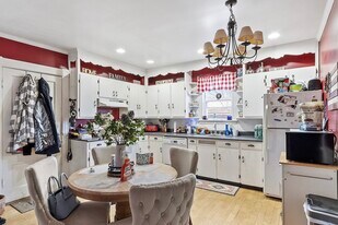 30 Spruce St, Unit 1 in Clinton, MA - Building Photo