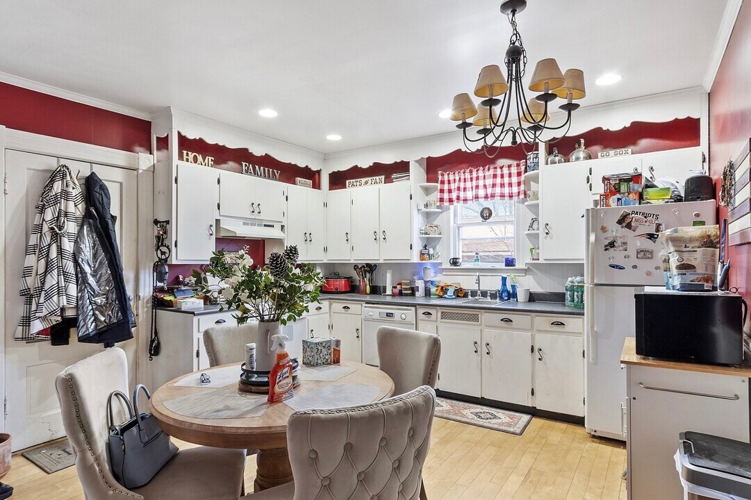 30 Spruce St, Unit 1 in Clinton, MA - Building Photo