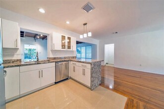 1210 NE 132nd St in North Miami, FL - Building Photo - Building Photo