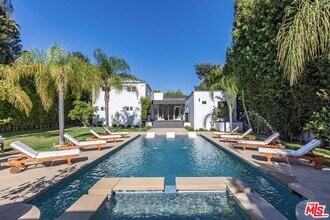 703 N Maple Dr in Beverly Hills, CA - Building Photo - Building Photo