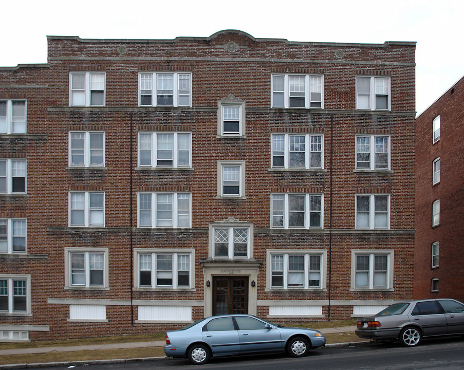 144 Linden St in Holyoke, MA - Foto de edificio