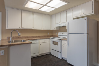 Rosedown Apartments in Sacramento, CA - Building Photo - Interior Photo