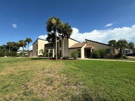 7012 Constitution Blvd in Ft. Myers, FL - Building Photo