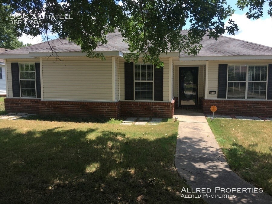 5667 W Chattel St in Fayetteville, AR - Building Photo