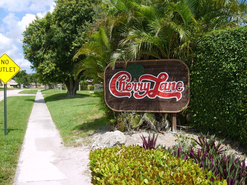 4703 Cherry Rd in West Palm Beach, FL - Building Photo