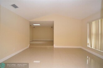 8592 NW 7th St in Coral Springs, FL - Building Photo - Building Photo