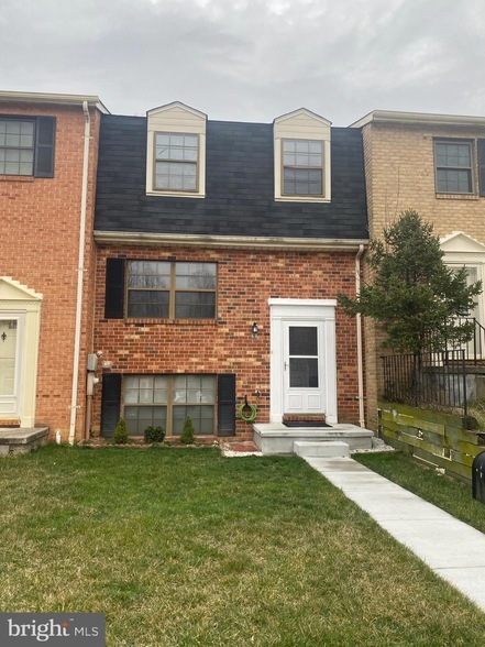 3 Golden Hill Ct