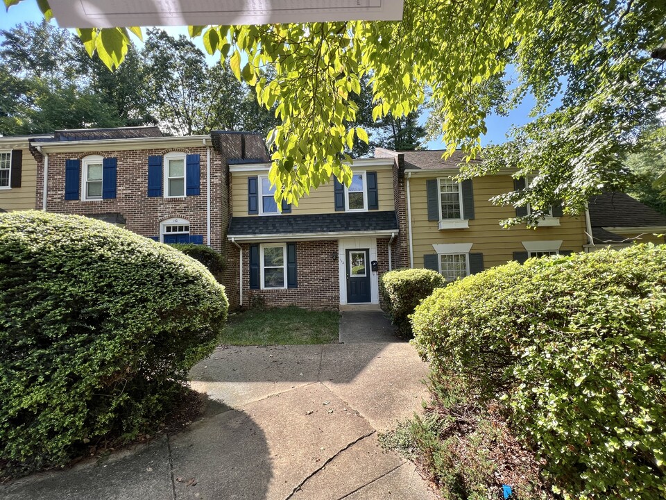 112 Scarborough Pl in Charlottesville, VA - Building Photo