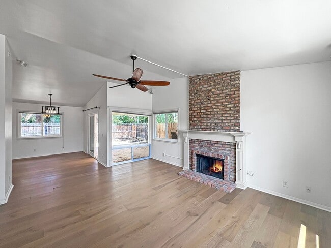944 Woodcreek Rd in Fallbrook, CA - Building Photo - Building Photo