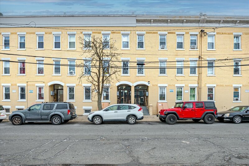 424 Division St in Perth Amboy, NJ - Building Photo