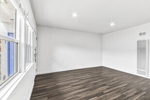 4308 E 4th St, Unit 08 in Long Beach, CA - Building Photo