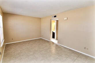 6925 Escondido Dr in El Paso, TX - Building Photo - Building Photo