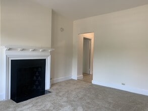 1223 Beacon St, Unit 202 in Brookline, MA - Foto de edificio - Building Photo