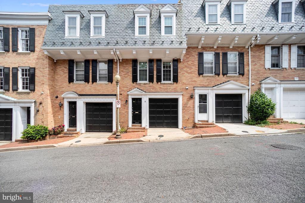 2531 Queen Annes Ln NW in Washington, DC - Building Photo