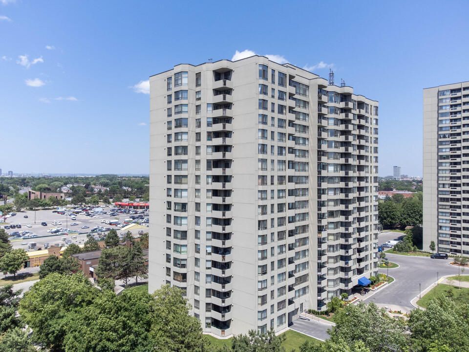 Vista in Toronto, ON - Building Photo