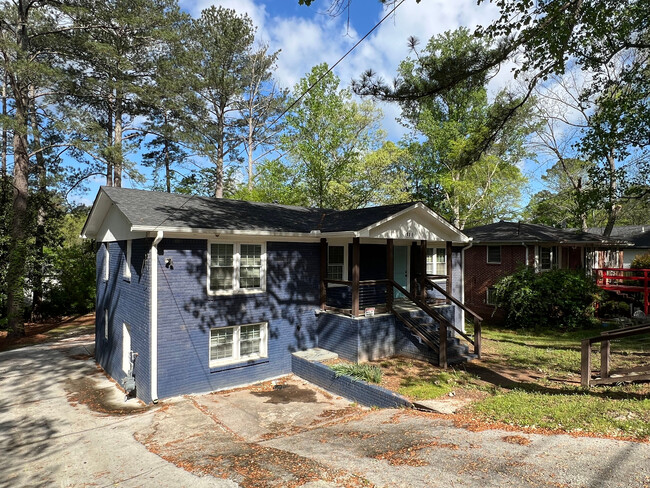 Room in Duplex on Cedar Ave NW in Atlanta, GA - Building Photo - Building Photo
