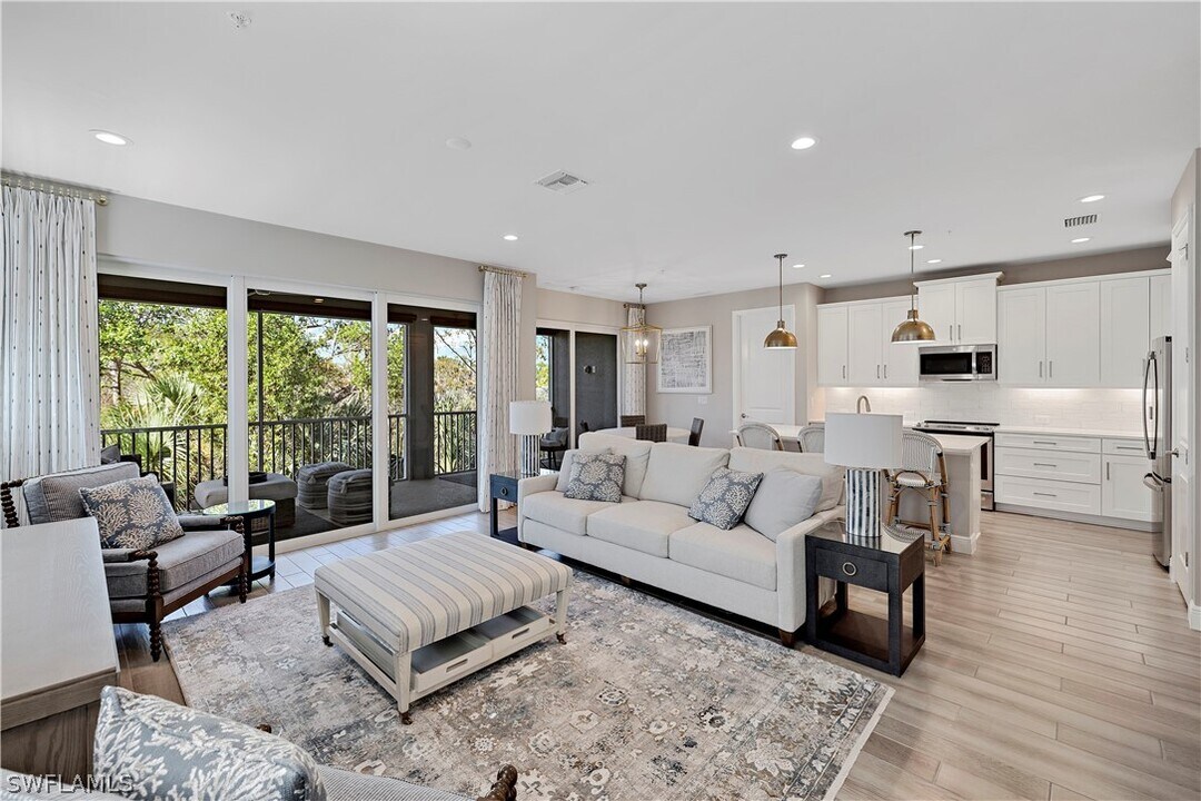 2567 Seychelles Dr in Naples, FL - Foto de edificio
