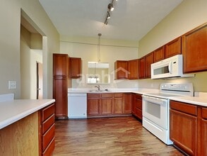 1302 Shannon Ln in Xenia, OH - Building Photo - Building Photo