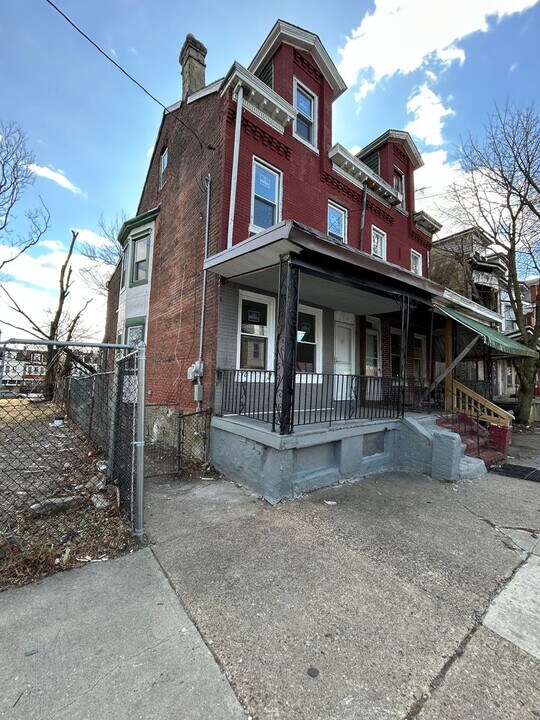 702 Martin Luther King Jr Blvd in Trenton, NJ - Building Photo