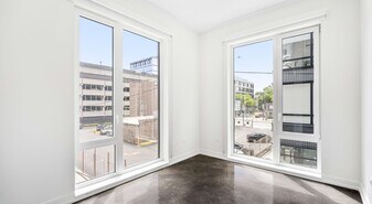 1105 W Winona St, Unit A314 in Chicago, IL - Building Photo