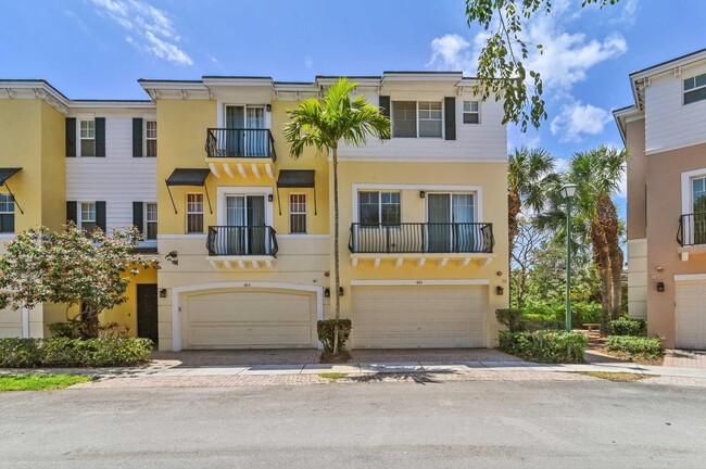 661 NW 38th Cir in Boca Raton, FL - Foto de edificio - Building Photo